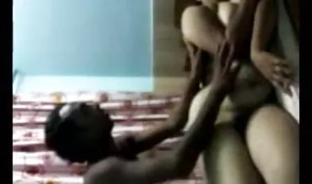 एक इंग्लिश सेक्स वीडियो फुल मूवी सुंदर लड़की ने अपनी पैंटी और यहां तक ​​कि सेक्सी काले मोज़ों को उतार दिया, जिसमें वह बहुत अधिक आकर्षक लग रही थी। उसके बाद, वह एक आदमी के लिए एक लूट बदल जाता है और बन्स हिलाना शुरू कर देता है