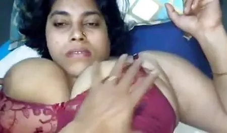 एक काले आदमी से मिलने सेक्सी बफ इंग्लिश मूवी से पहले एक सचिव द्वारा स्वादिष्ट श्यामला रोमी वर्षा का बलात्कार किया गया था