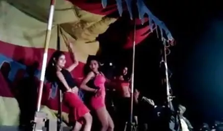 सुंदर, टैटू वाली कुतिया चूत के सेक्सी बीएफ इंग्लिश फिल्म साथ खेलती है