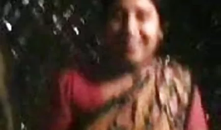 ब्रुनेट हस्तमैथुन करता है और इंग्लिश सेक्सी पिक्चर फुल मूवी उसके डिल्डो से आनंद मिलता है