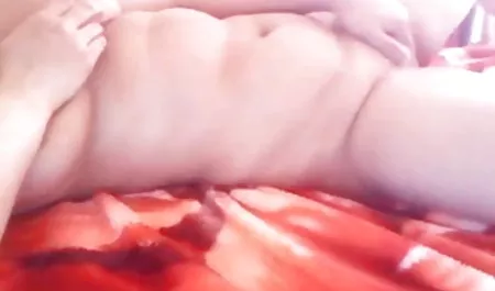 बच्चे ने अपने पैरों से डिक सेक्सी मूवी हिंदी इंग्लिश हस्तमैथुन किया और खुद को संभोग के लिए लाया