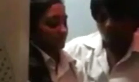 सेक्सी निकोलेट्टा संभोग करने के लिए हस्तमैथुन करता इंग्लिश की सेक्सी मूवी है
