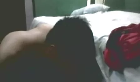 प्यारा सा गोरा बाथरूम में इंग्लिश सेक्स मूवी इंग्लिश सेक्स उसके प्रेमी को दुलार करता है