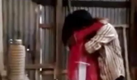 रेडहेड बेब प्रशिक्षण इंग्लिश सेक्सी फिल्म फुल के दौरान एक सुंदर काले आदमी द्वारा गड़बड़ हो जाता है