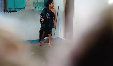लाल पोशाक में डार्क बालों वाली लड़की डिक बेकार है इंग्लिश सेक्सी मूवी इंग्लिश