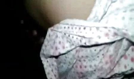 गोरा उसकी मालकिन पर सेक्सी मूवी इंग्लिश पिक्चर बरसता है