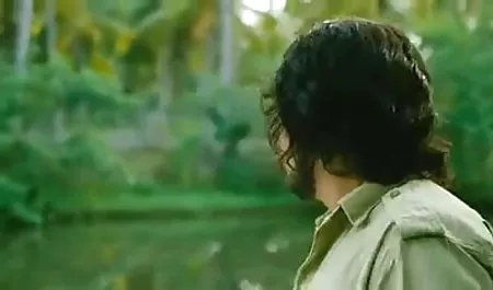 कुतिया सोचती है कि वह एक वास्तविक वयस्क पोर्नस्टार है, लेकिन अभी तक वह केवल एक छोटी, सेक्सी इंग्लिश मूवी निपल है