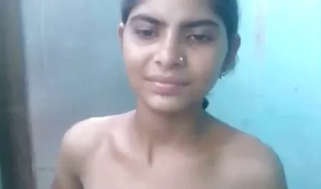 सेक्सी जवान लड़की घर पर एक्स एक्स एक्स सेक्सी मूवी इंग्लिश में मस्ती करते हुए काम पर