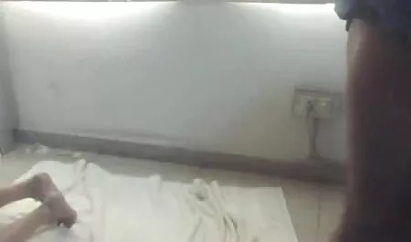 टिफ़नी एक मोटी मुर्गा के ऊपर सवारी करती इंग्लिश सेक्सी फिल्म फुल है
