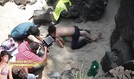 एक सुंदर गधे के साथ कुतिया एक डिक सेक्सी इंग्लिश सेक्सी मूवी पर बैठता है
