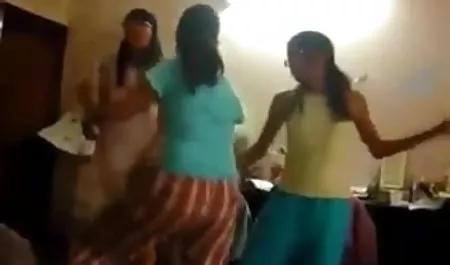 मास्सेर ने एक सुंदर ग्राहक सेक्सी मूवी इंग्लिश को गड़बड़ किया