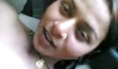 फूला हुआ आदमी विज्ञापनों को सेक्सी हॉट इंग्लिश मूवी बनाता है और एक आदमी के साथ यौन संबंध बनाने के लिए मजबूर होता है