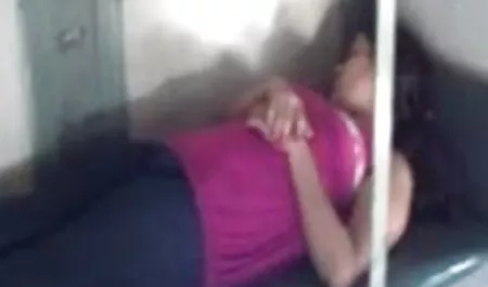 दो युवा समलैंगिकों को पता है कि उनके गीला pussies सेक्स मूवी इंग्लिश फिल्म और लंबी जीभ के साथ क्या करना है!
