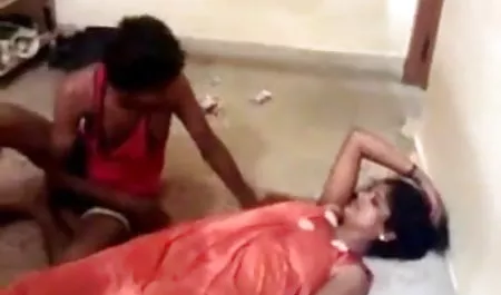 ब्लोंडी इंग्लिश मूवी फिल्म सेक्स कर्टनी टेलर गड़बड़ में बड़ा गधा