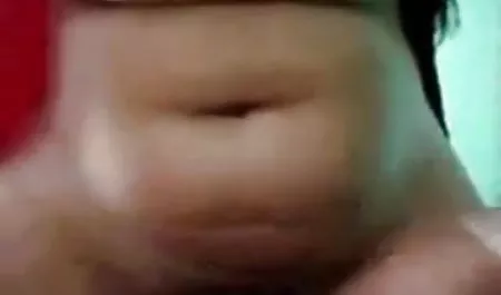 एक गोरी लड़की अपने दोस्त की गांड पर स्ट्रैपॉन मारती है, फिर एक पेन के साथ उसे एक सेक्सी फुल मूवी इंग्लिश गुदा संभोग के लिए ले आती है