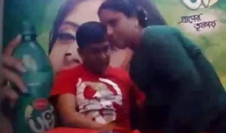 सींग का बना दोस्त एक सो सेक्सी इंग्लिश सेक्स मूवी इंग्लिश सेक्स गोरा करने के लिए उसके हाथ बांध दिया और उसे fucks
