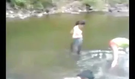 एक खूबसूरत शरीर के साथ सुंदर श्यामला एक डिक पर बैठता इंग्लिश सेक्सी मूवी हिंदी है