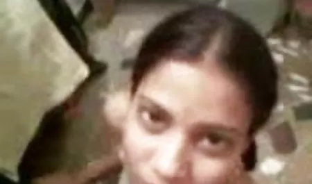 सेक्सी जर्मन इंग्लिश में सेक्सी मूवी साशा एक मोटी, ग्लास डिक के साथ खुद को बेकार करती है