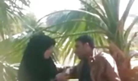 वह लड़का अपनी प्रेमिका से मिलने इंग्लिश सेक्सी मूवी हिंदी आया, अपने चंचल हाथों को संभाल कर नहीं रख सका, लेकिन लड़की, यह महसूस करते हुए कि वह कैसे उसकी पैंटी में रेंगती है, उत्तेजित हो गई और उसे रोका नहीं
