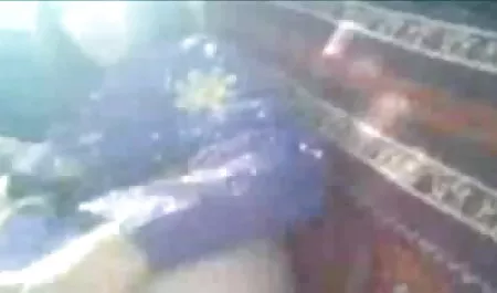 गुलाबी अधोवस्त्र में कुतिया दबोरा अपने मोटे होंठों के साथ एक मोटी मुर्गा पॉलिश सेक्सी मूवी वीडियो इंग्लिश करती है