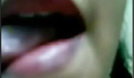 सुनहरे बालों वाली लड़की सेक्सी मूवी इंग्लिश पिक्चर उसके छेद खेलता है