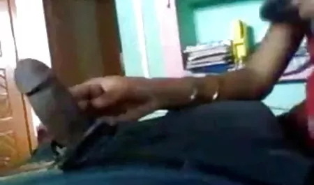 लंपट आंसू ने थोड़ा आराम करने का फैसला किया, और टाई द्वारा उसके महाराज इंग्लिश सेक्सी मूवी हिंदी को पकड़कर, उसने विश्राम कक्ष में खींच लिया, जहां उसने उसे गुदा छेद चाटने के लिए मजबूर किया, और फिर उसे सभी पोज़ में चोदना पड़ा।