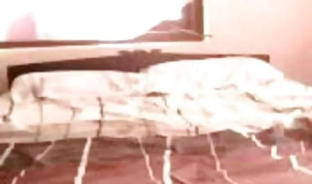 दोस्त जासूसी करता है कि दालान में उसका शिक्षक उसकी चूत को कैसे सहलाता इंग्लिश फिल्म सेक्सी मूवी है