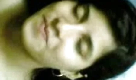 युवा सेक्सी श्यामला इंग्लिश सेक्सी मूवी ऑनलाइन एक संभोग के लिए एक अनुभवी कमीने के लिए आया था