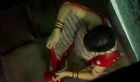 युवा ब्लोंड समलैंगिकों विक्टोरिया और लोला एक नेल सैलून में एक डिल्डो के साथ बकवास इंग्लिश मूवी सेक्सी पिक्चर