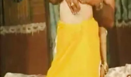स्कीनी कुतिया इंग्लिश पिक्चर सेक्सी मूवी उसकी मोटी प्रेमिका fucks