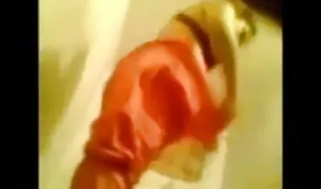 रेडहेड इंग्लिश सेक्सी वीडियो मूवी वेश्या एक झोंपड़ी में एक nigga मुर्गा बेकार है