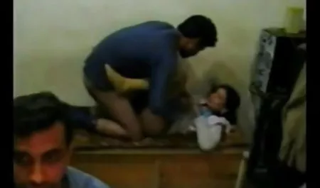 स्लट्टी निकोल ग्रेव्स ने एक्स एक्स एक्स सेक्सी मूवी इंग्लिश में अपनी किटी में एक जलती हुई मोमबत्ती डाली