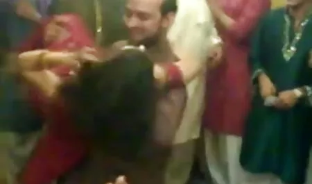 बाथरूम में बड़े स्तन इंग्लिश सेक्सी वीडियो मूवी के साथ श्यामला