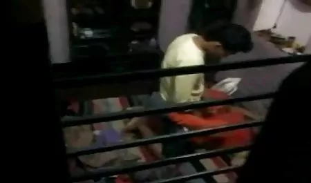 लाल इंग्लिश सेक्सी वीडियो मूवी बालों वाली बेब रसोई साफ करती है और चिंतित पड़ोसी के साथ चुदाई करती है