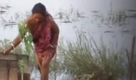 यार ने अपने सेक्स मूवी इंग्लिश फिल्म अर्ध-खड़े बालों वाले मुर्गा को झटका दिया