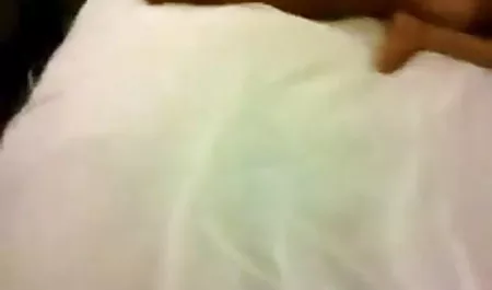 परिपक्व आदमी मेज पर अपने सेक्सी स्लिम बॉस को फुल सेक्सी इंग्लिश मूवी चोदता है
