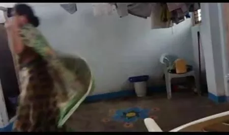 क्रूर सेक्सी इंग्लिश सेक्स मूवी फुल जोड़ी एक सफेद कुर्सी पर जुनून से चुदाई करती है