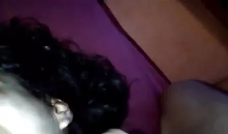 दो गर्म मम्मों ने एक मोटे लंड को इंग्लिश सेक्सी शॉर्ट मूवी बड़े जोश से चूस लिया