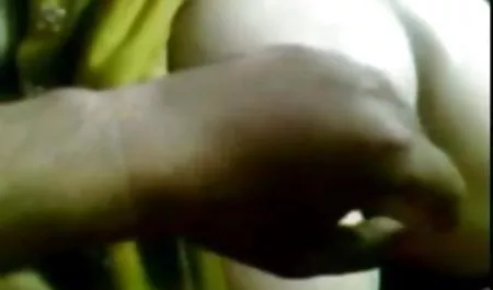 सोने के बजाय एक पतला गोरा एक कामुक दोस्त सेक्सी इंग्लिश मूवी सेक्सी इंग्लिश मूवी को एक blowjob देता है