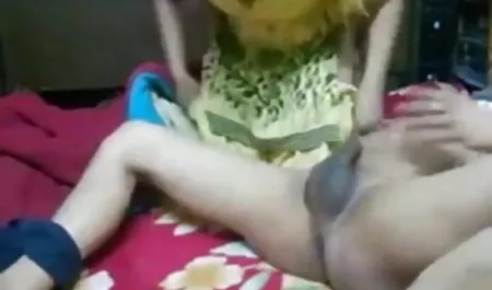 दोस्त ने सेक्स के लिए एक युवा छात्र से बात की, इंग्लिश सेक्स मूवी इंग्लिश सेक्स उसकी चूत को चाटा, बिस्तर पर कड़ी मेहनत की और उसकी गुफा को शुक्राणु से भर दिया