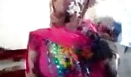 गोरा चंचल इंग्लिश मूवी फिल्म सेक्स कलम के साथ काम करता है
