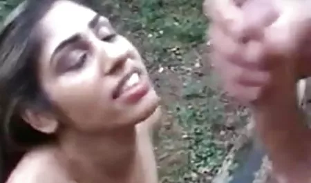 बेबी गुदा हिंदी इंग्लिश सेक्सी मूवी खिलौना के साथ खुद को fucks