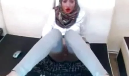 पतला, busty गोरा सारा Jessie उसके शरीर पर टैटू के साथ मुर्गा सेक्सी बफ इंग्लिश मूवी बेकार है