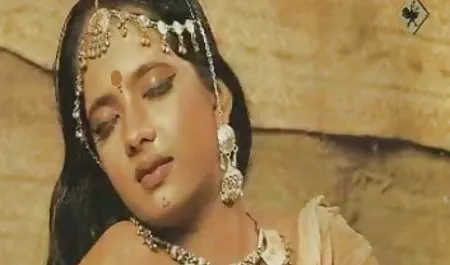 एक भारतीय महिला के साथ और क्या हो सकता है जिसकी छाती पर उभरे निप्पल उसके उत्तेजित अवस्था को धोखा देते हैं। उस आदमी को पहले ही एहसास हो गया था कि आज बहुत सारा स्नेह इंग्लिश में फुल सेक्सी फिल्म उसका इंतजार कर रहा है।