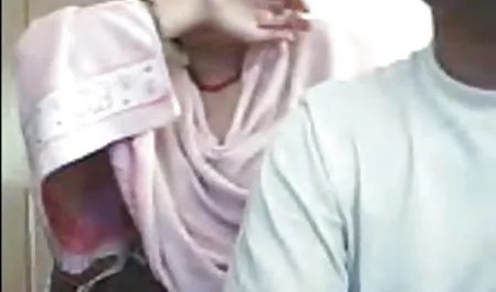 एक पतली लड़की एक पेड़ के नीचे दब गई, वह दुबली है और मुंडा बिल्ली के साथ है, अब यह लड़की बहुत अंत तक हस्तमैथुन इंग्लिश मूवी सेक्सी मूवी करती है, वह भगशेफ को छूने से कतराती है