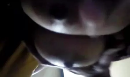 लैटिना पार्क इंग्लिश फिल्म फुल सेक्सी में एक blowjob देता है