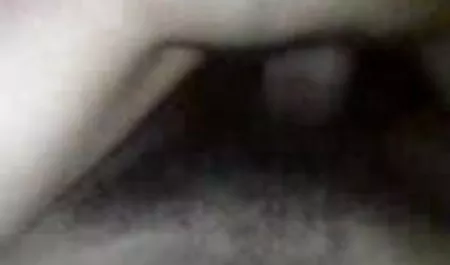 स्टॉकिंग्स में लड़की वेबकैम पर खेलती इंग्लिश सेक्सी मूवी वीडियो है।
