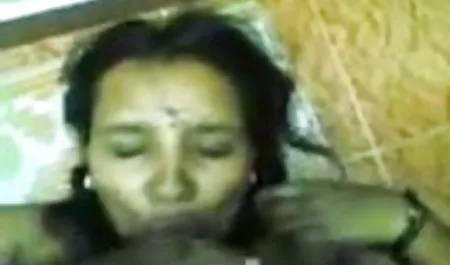 टेंडर लेस्बियन ने अपनी प्रेग्नेंट गर्लफ्रेंड को जोश से जीभ इंग्लिश की सेक्सी मूवी से सहलाया