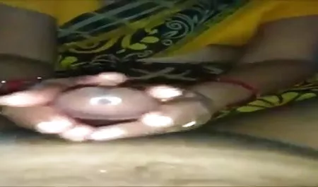 फूला हुआ इंग्लिश सेक्सी मूवी इंग्लिश निगला शुक्राणु बड़े स्तन को रेडहेड्स से भर देता है