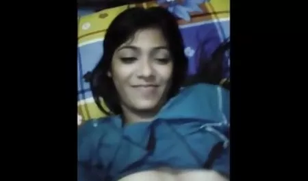 हॉट बेब अकेले उसके खिलौने के इंग्लिश हिंदी सेक्स मूवी साथ